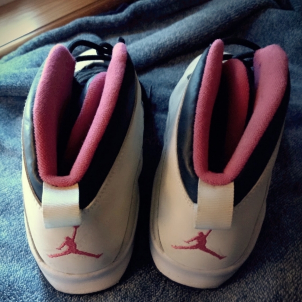 NIKE